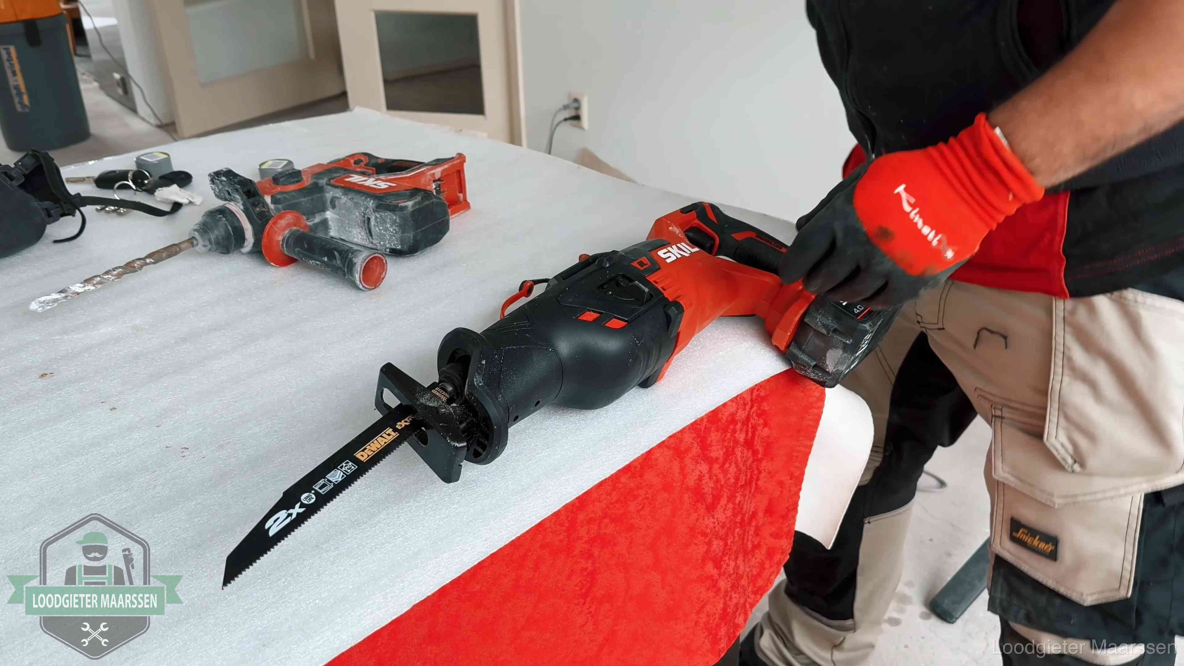 Professioneel gereedschap klaargelegd voor een klus in Maarssen