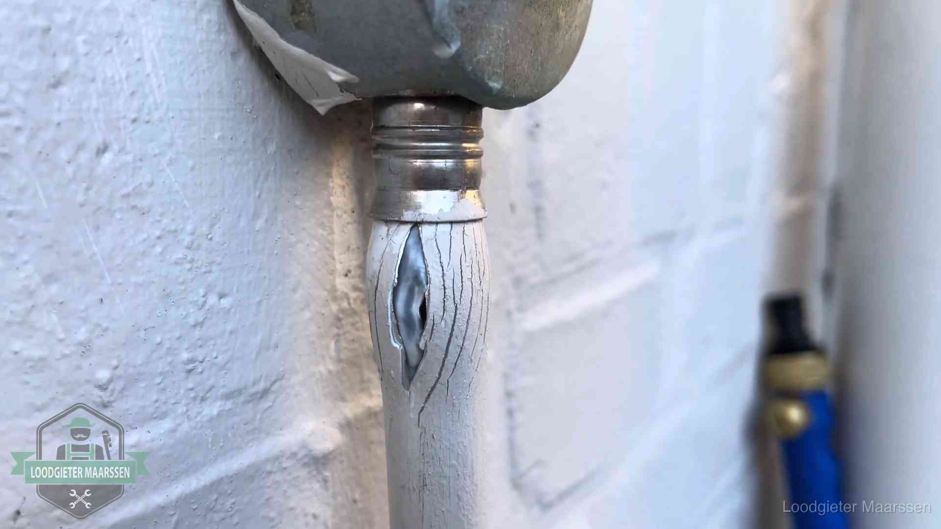 Wanneer lekdetectie in Maarssen Oude waterleiding in Maarssen waar de verf openscheurt, een stille aanwijzing voor een beginnend lek